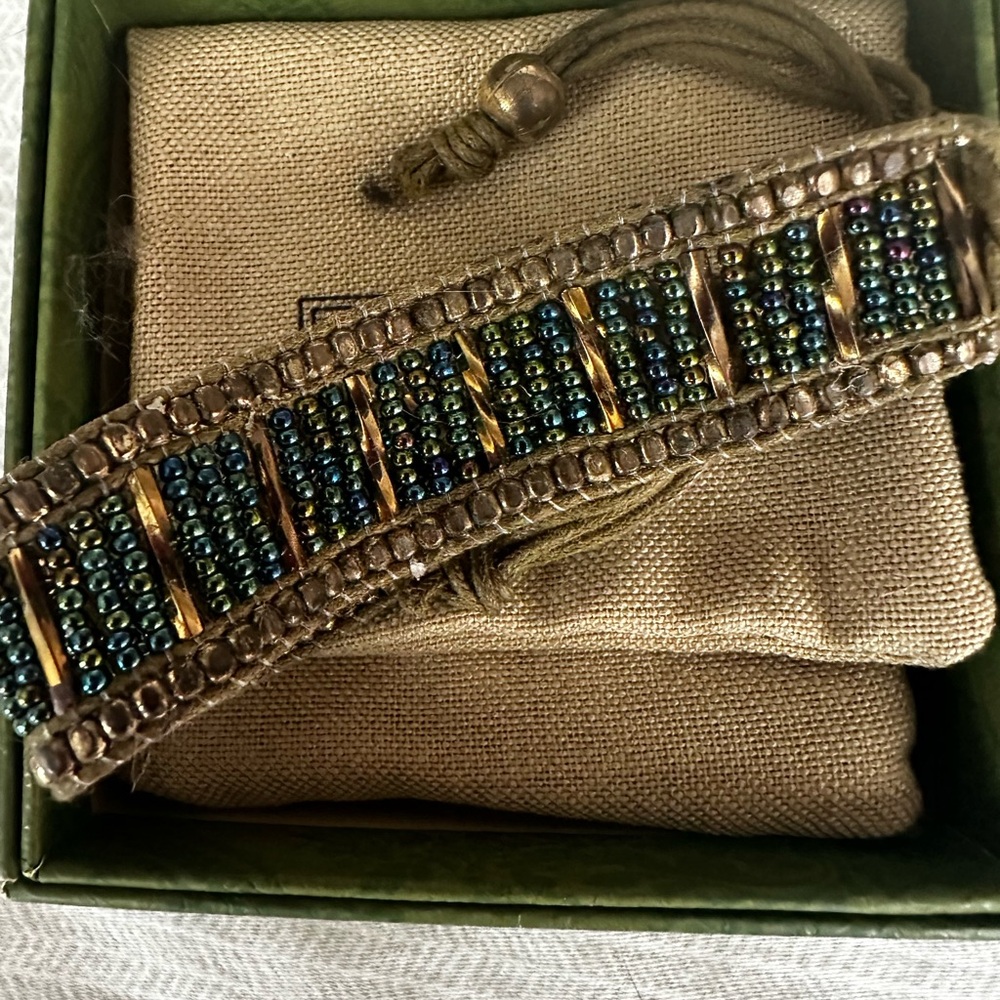 Elegant Beaded Bracelet with Gold Accents
